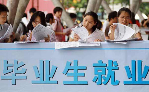 公務(wù)員考試偏向應(yīng)畢業(yè)屆生？往屆生想哭還早了點(diǎn)